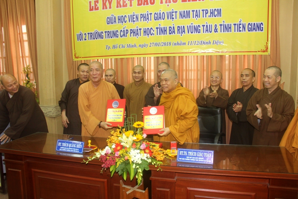 Trường Cao Trung Phật học Đại Tòng Lâm ký kết đào tạo liên thông với Học viện Phật giáo Việt Nam (PGVN) tại TP.HCM