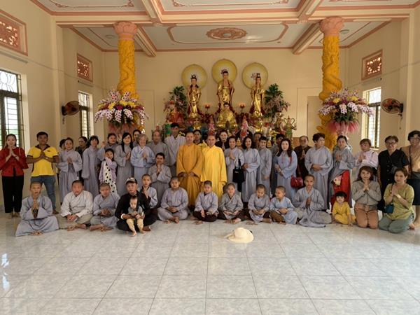 Đại Đức Thích Thiện Nguyện cùng Phật tử thăm TRung Tâm nhân Đạo Hộ Pháp