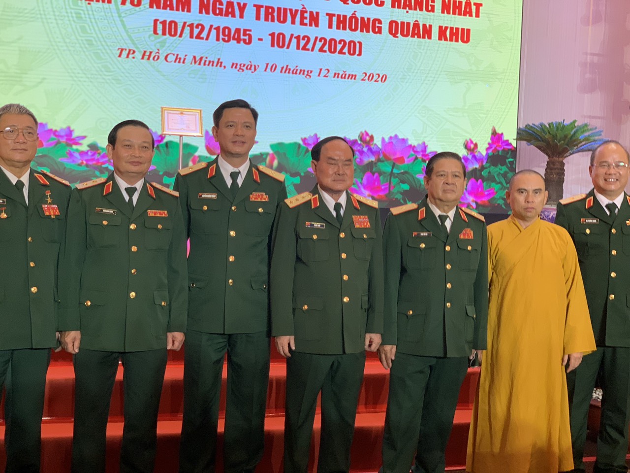 Đại Đức Thích Nhuận Nghĩa: Đại diện BTS GHPGVN tỉnh Bà Rịa-Vũng Tàu dự lễ đón nhận Huân chương tại Quân Khu 7