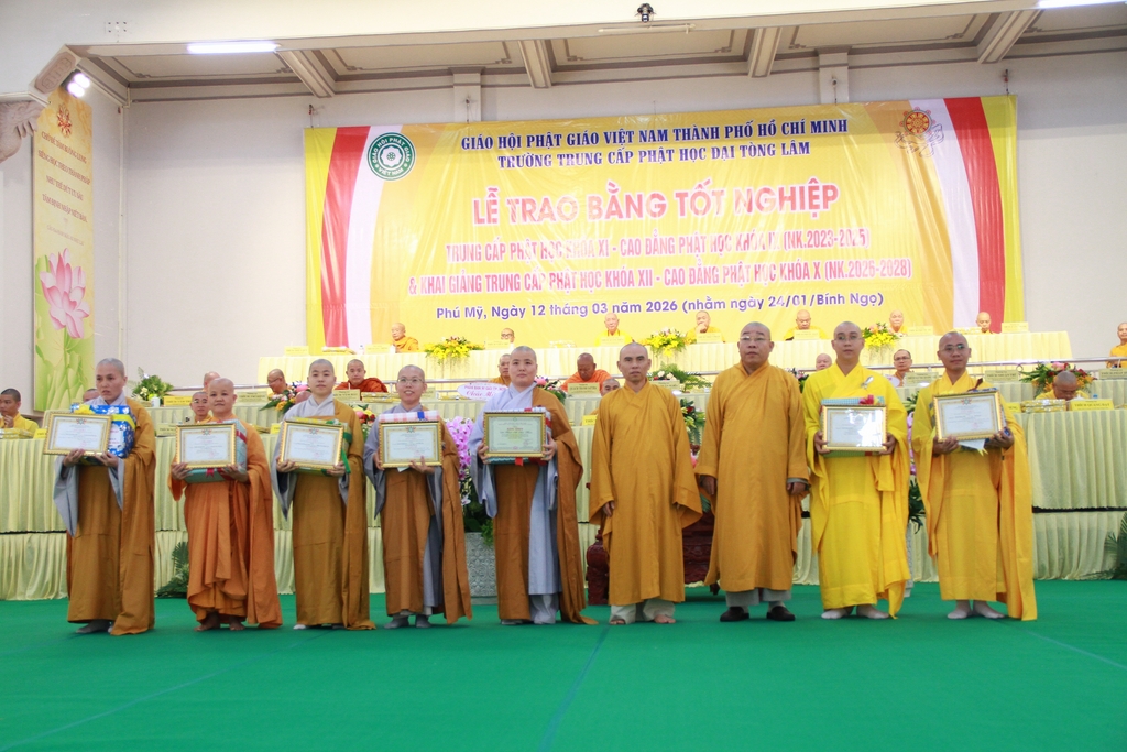 Trường TCPH Đại Tòng Lâm trang trọng tổ chức Lễ tốt nghiệp Trung cấp Phật học khoá XI – Cao đẳng khoá IX và Khai giảng lớp Trung cấp Phật học khoá XII – Cao đẳng khoá X